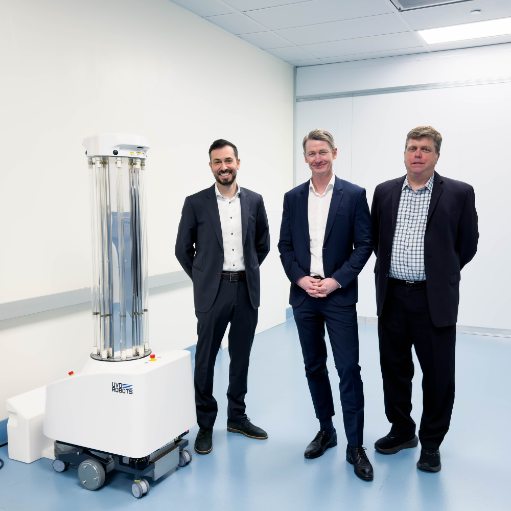 PSC Biotech and Blue Ocean Robotics CEO´s standing besides a UVD Robot Pharma